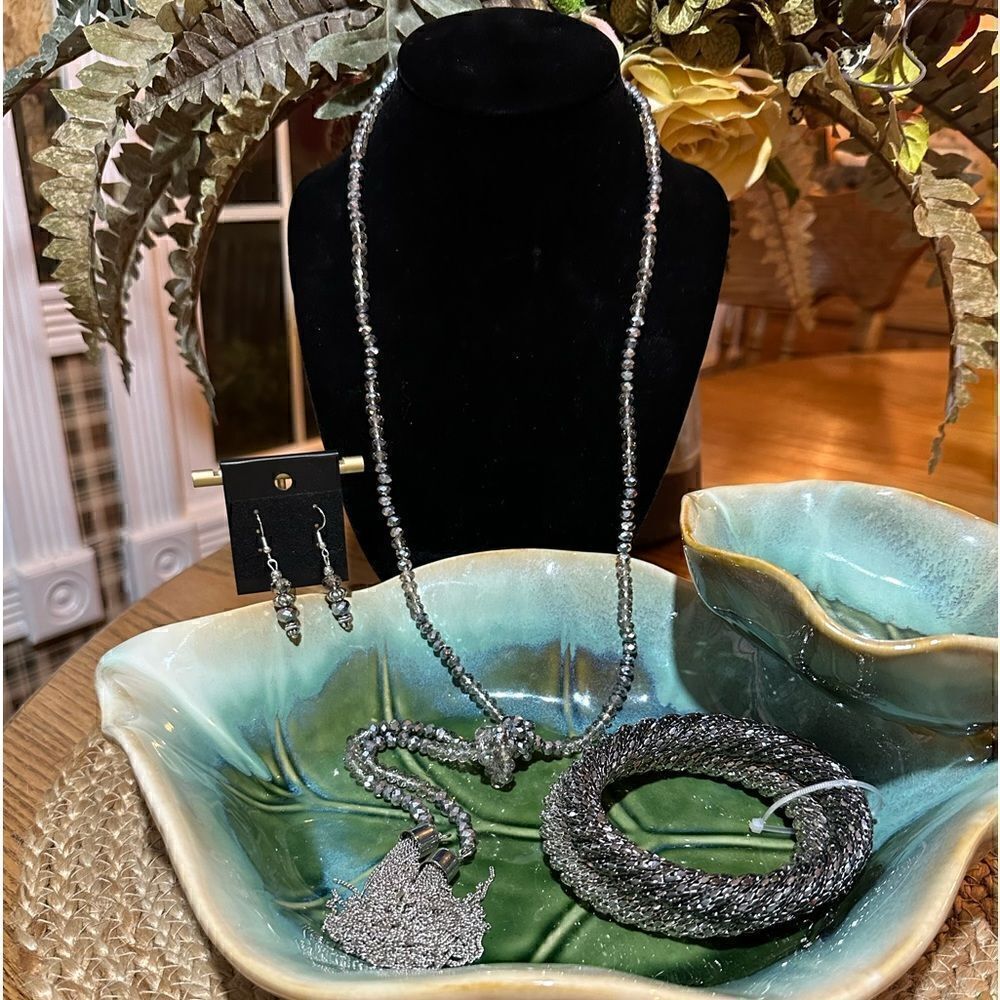 Flapper Style Silver Crystal Necklace with matching Earrings & Bracelet